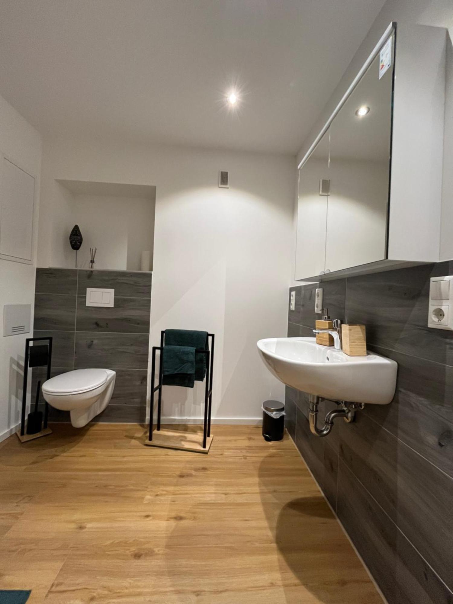 Traumhafte Business & Relax Wohnung Direkt Im Stadtkern Oettingens By Elation Homes Oettingen in Bayern Extérieur photo